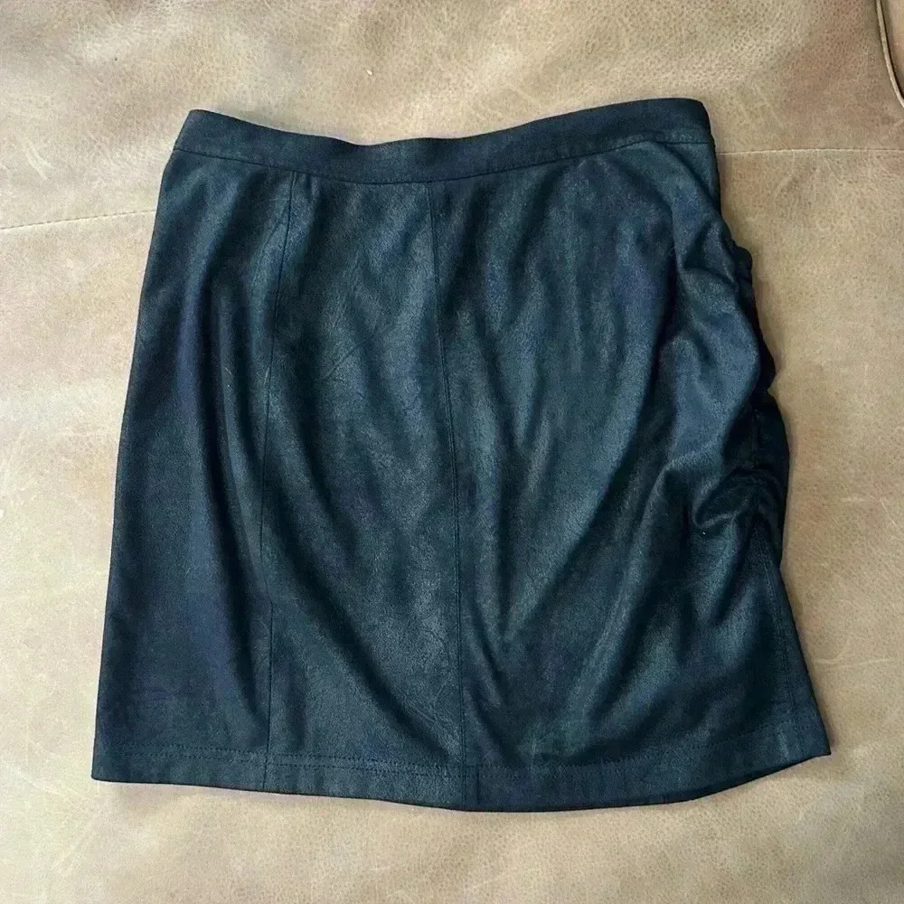 Free People Women's Size XS Ruched Zipper Back Mini Skirt Black Faux Suede - Picture 1 of 10
